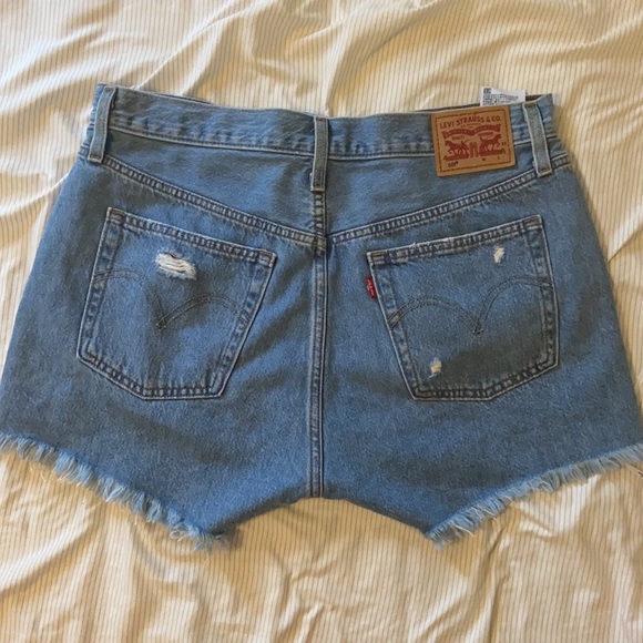 Levi torn shorts - Picture 2 of 5